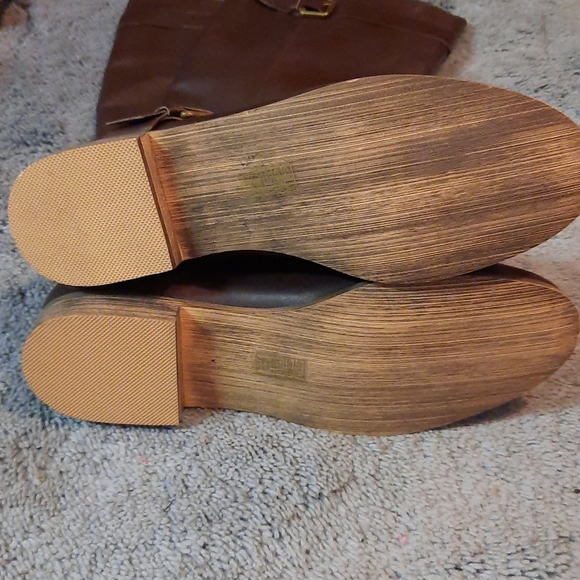 2 for $15 Naturalizer leather brown boots. - Picture 4 of 5